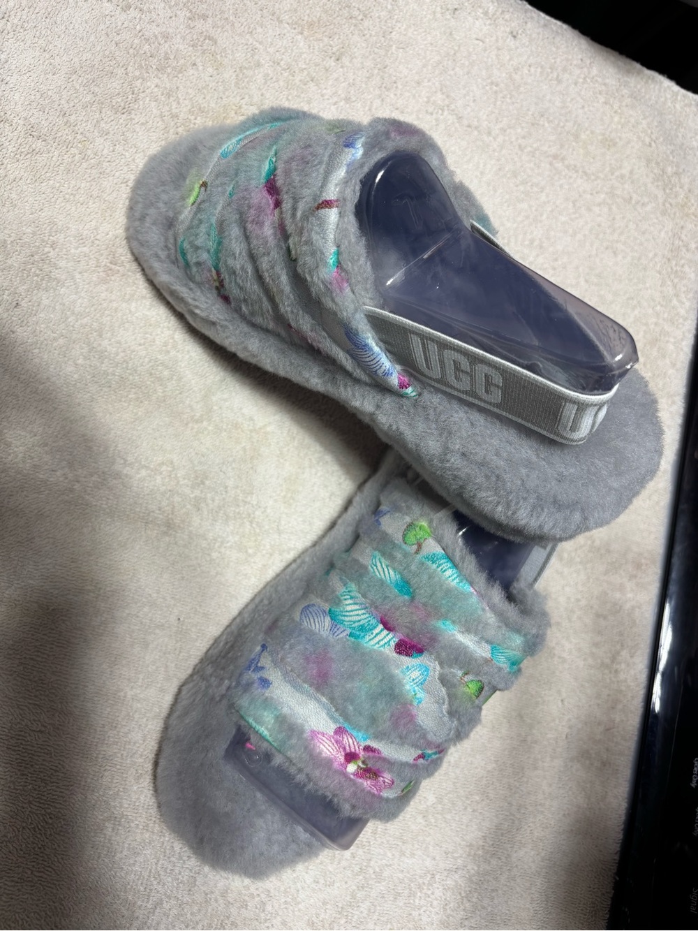 !! NEW !! UGG Gray Faux-Fur Slide Sandals with Pastel Floral Embroidery- SIZE 7